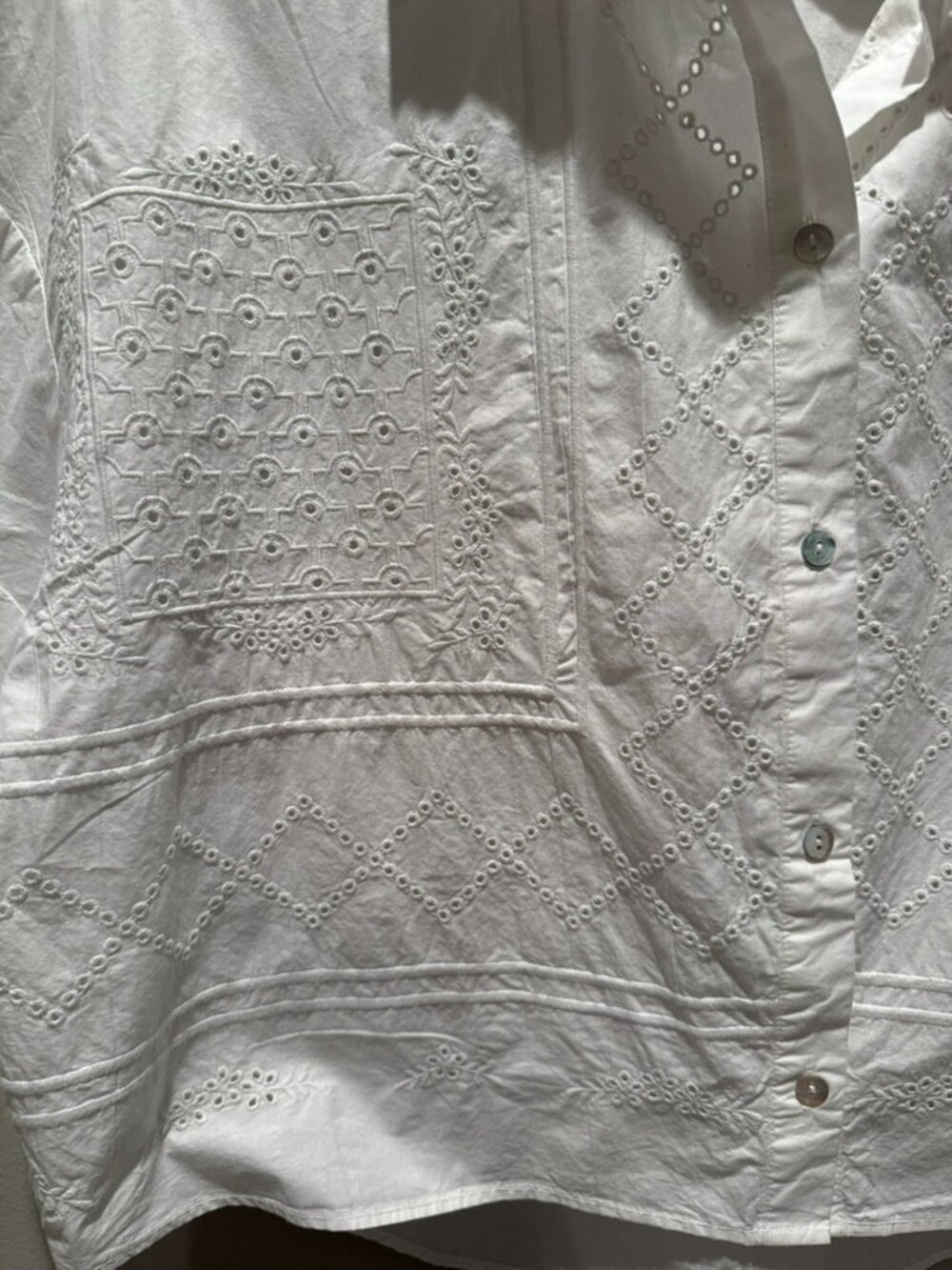 Zara White Eyelet Embroidered Cropped Button Front Shirt Blouse Size Medium - Picture 2 of 4